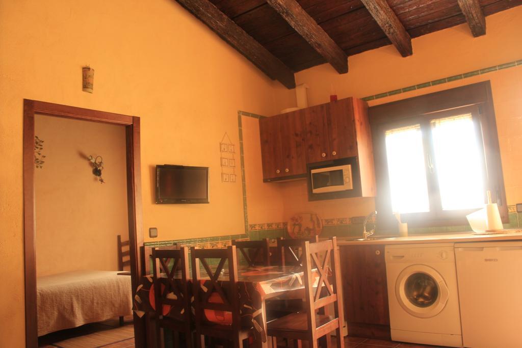 La Cueva Del Lince Hostal Zarza De Granadilla Habitación foto
