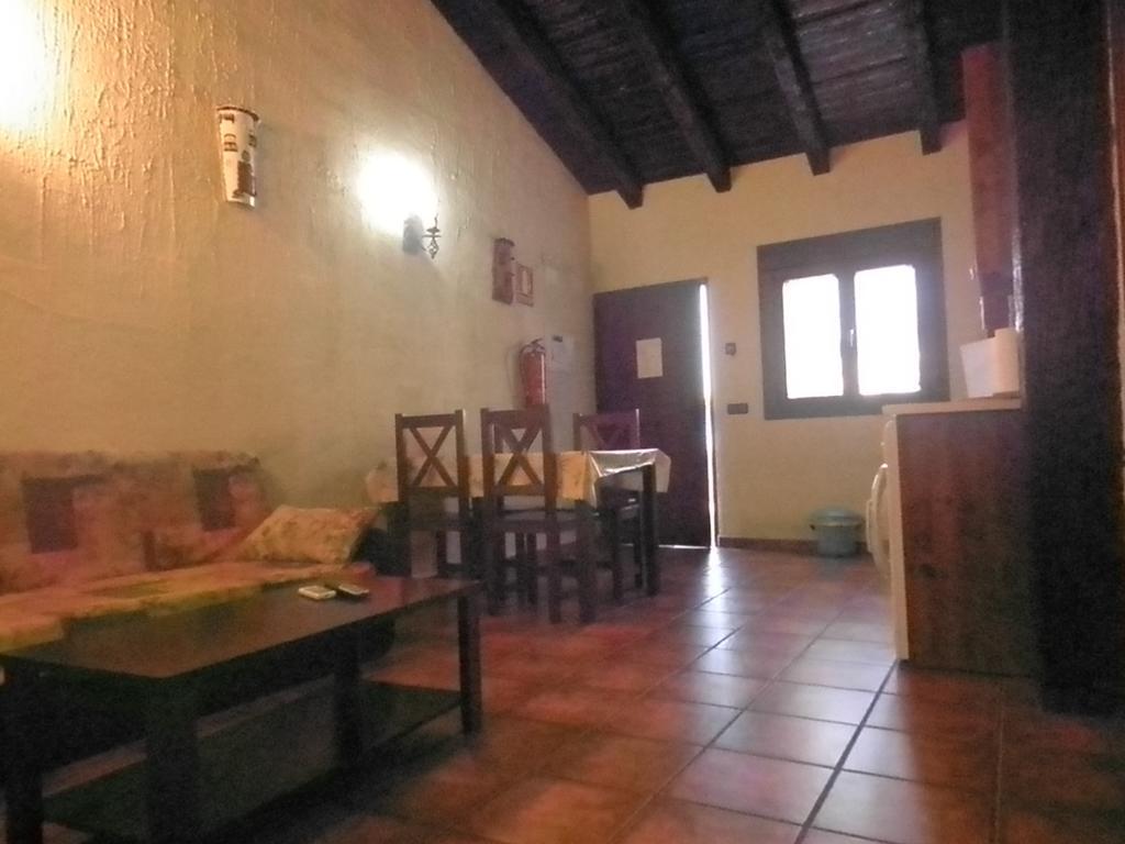 La Cueva Del Lince Hostal Zarza De Granadilla Exterior foto