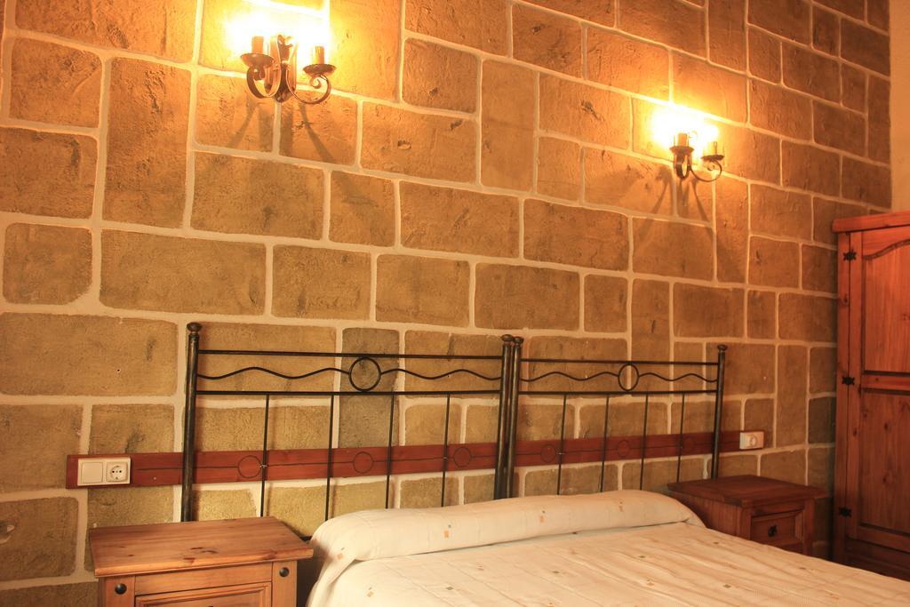 La Cueva Del Lince Hostal Zarza De Granadilla Exterior foto