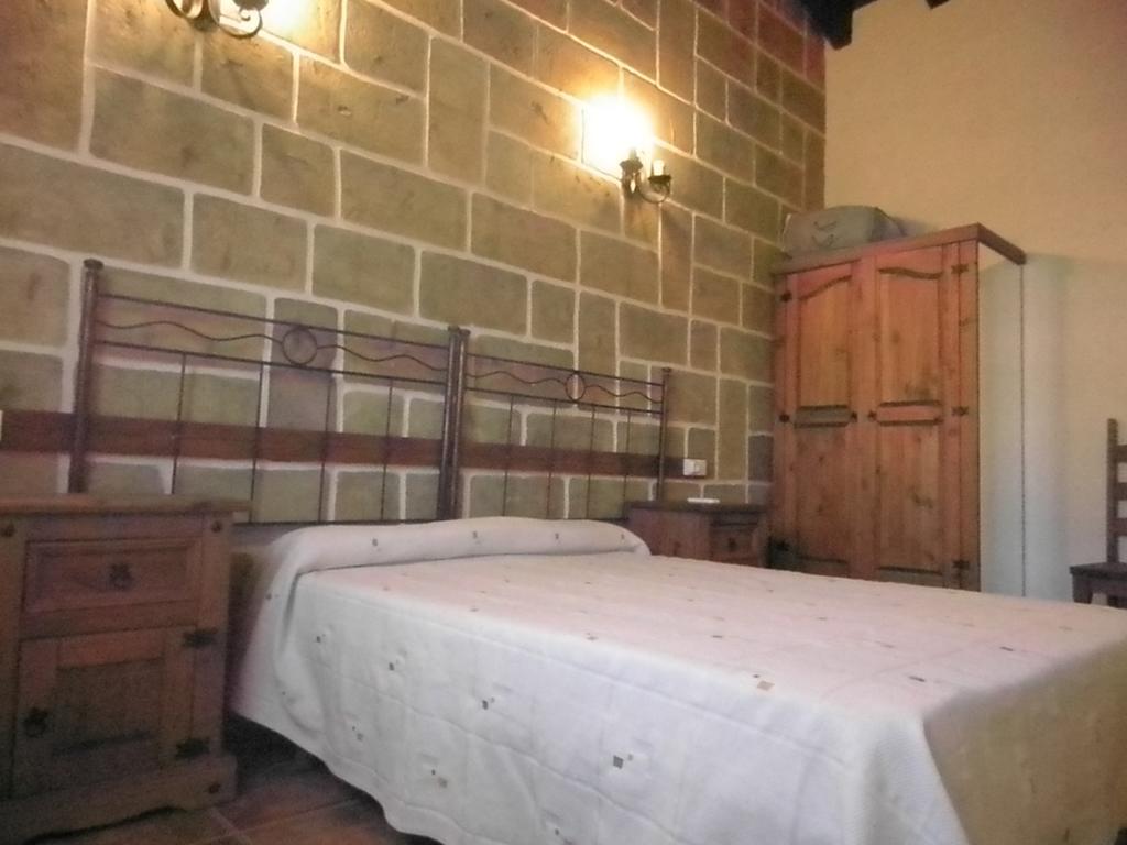 La Cueva Del Lince Hostal Zarza De Granadilla Exterior foto