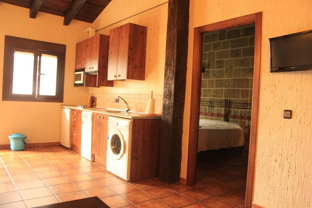 La Cueva Del Lince Hostal Zarza De Granadilla Exterior foto