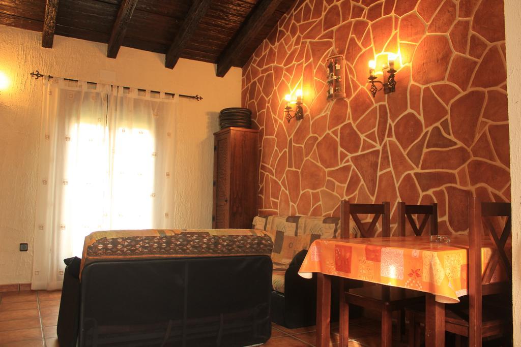 La Cueva Del Lince Hostal Zarza De Granadilla Exterior foto